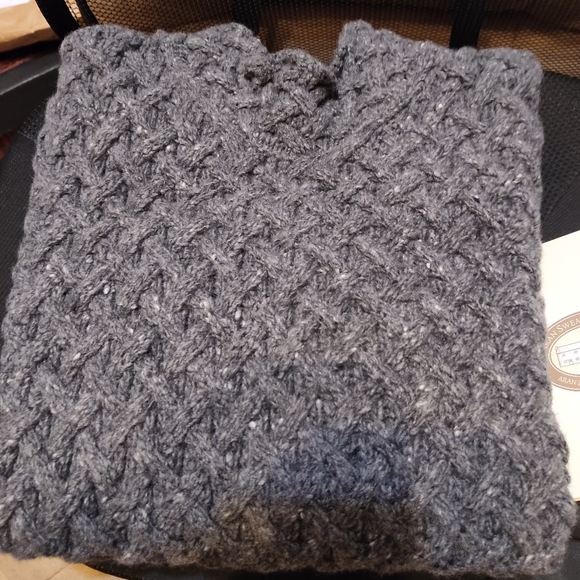 ( SOLD ) Hand Knitted Wool/Cashmere Sweater - Picture 3 of 7